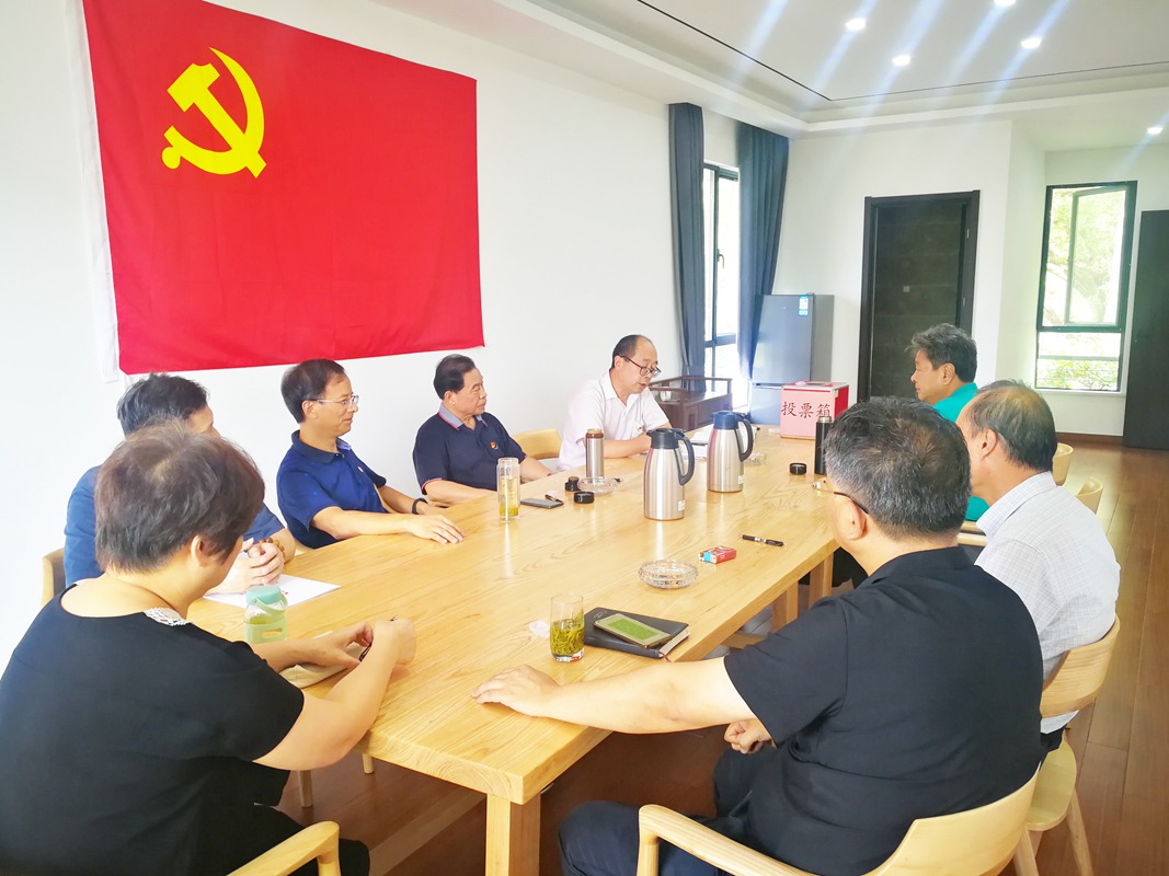 中共乐虎lehu国际集团有限公司第一支部委员会召开换届选举和发展党员会议